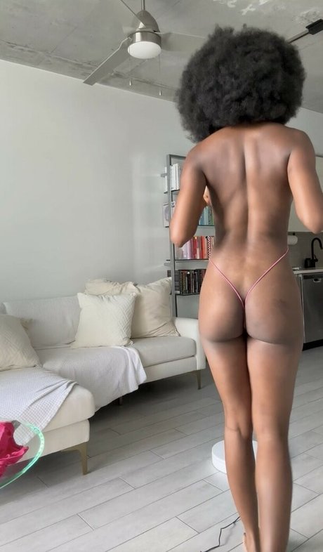 Nacktes geleaktes OnlyFans-Foto von Hello Bombshell