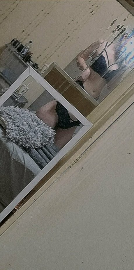 Nacktes geleaktes OnlyFans-Foto von Babyroze