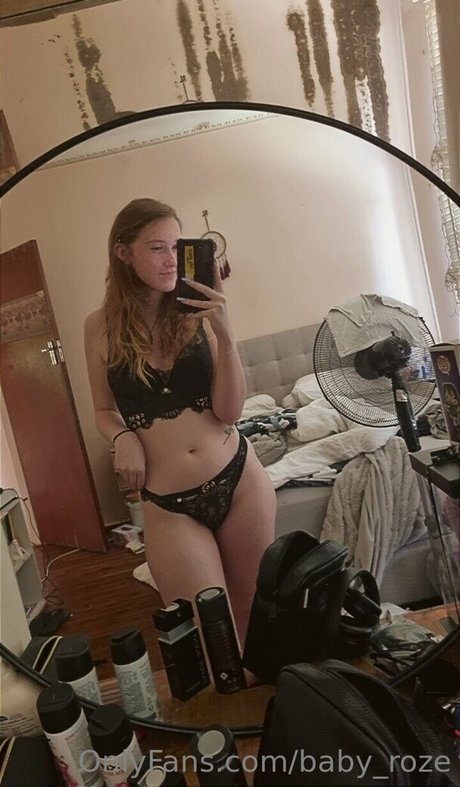 Nacktes geleaktes OnlyFans-Foto von Babyroze