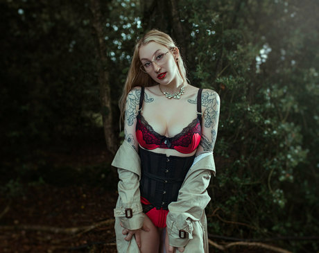 Laceandleashes