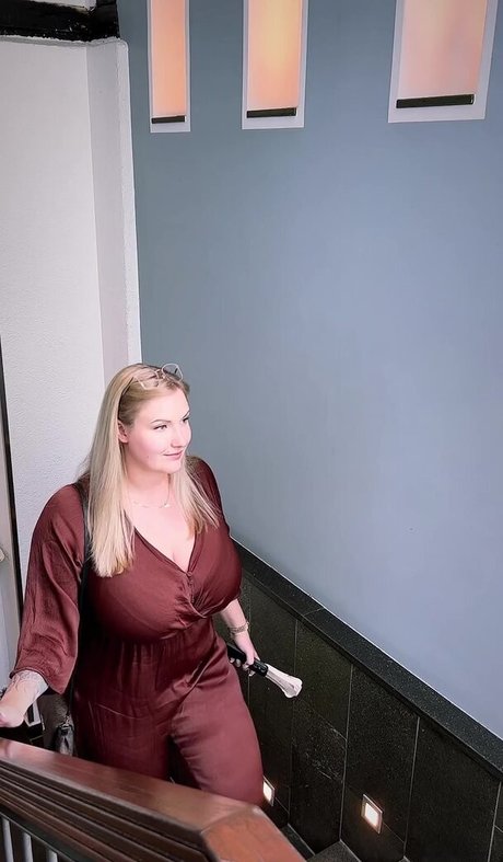 Nacktes geleaktes OnlyFans-Foto von Kira Liv