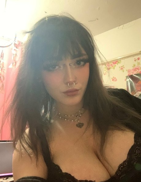 Nacktes geleaktes OnlyFans-Foto von Deathgripsbukakke