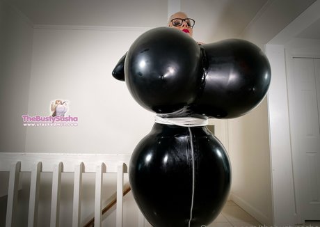 Nacktes geleaktes OnlyFans-Foto von Thebustysasha