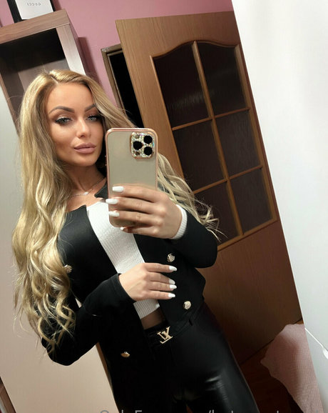 Hotblondesarah