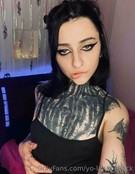 Nacktes geleaktes OnlyFans-Foto von Yolandiblack