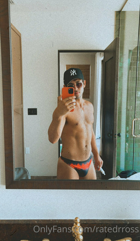 Nacktes geleaktes OnlyFans-Foto von Ratedrross