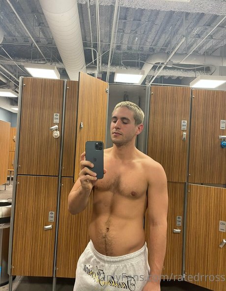 Nacktes geleaktes OnlyFans-Foto von Ratedrross
