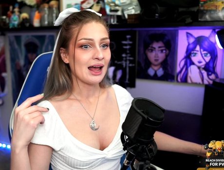 Nacktes geleaktes OnlyFans-Foto von Icetokki