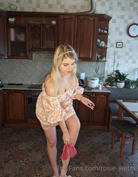 Nacktes geleaktes OnlyFans-Foto von Rosiewettie