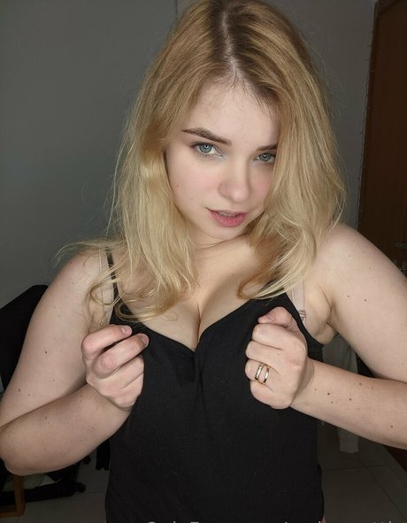 Nacktes geleaktes OnlyFans-Foto von Rosiewettie