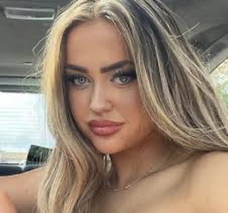 Nacktes geleaktes OnlyFans-Foto von Laura Bianca