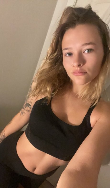 Nacktes geleaktes OnlyFans-Foto von Flowwithsky