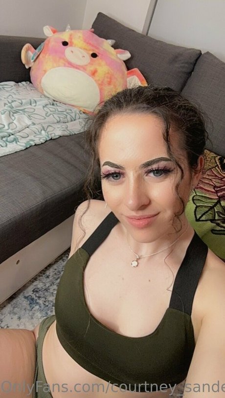 Nacktes geleaktes OnlyFans-Foto von Courtney Sanderson