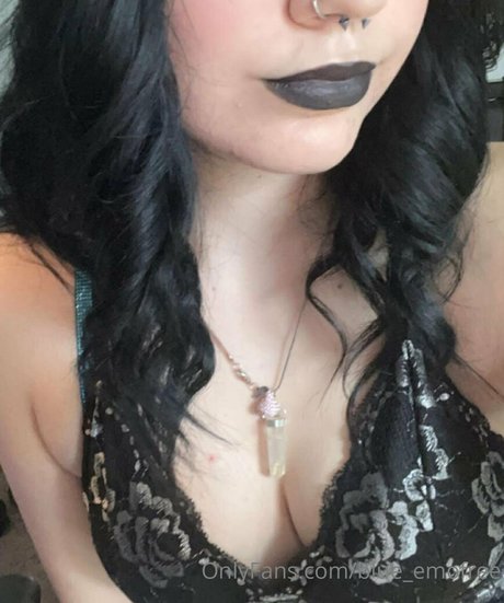 Nacktes geleaktes OnlyFans-Foto von Blueemofree