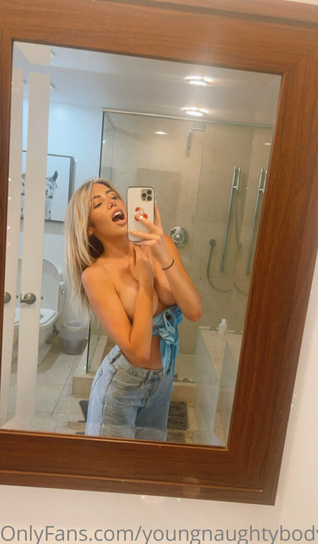 Nacktes geleaktes OnlyFans-Foto von Emmytv