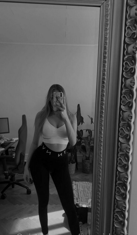 Nacktes geleaktes OnlyFans-Foto von Swegirlmafia