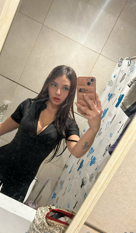 Nacktes geleaktes OnlyFans-Foto von Babyyluxury
