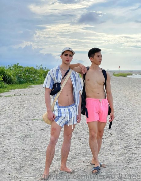 Nacktes geleaktes OnlyFans-Foto von Tylerwu97free
