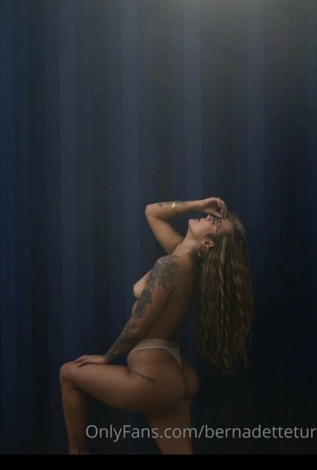 Nacktes geleaktes OnlyFans-Foto von Bernardette Tur
