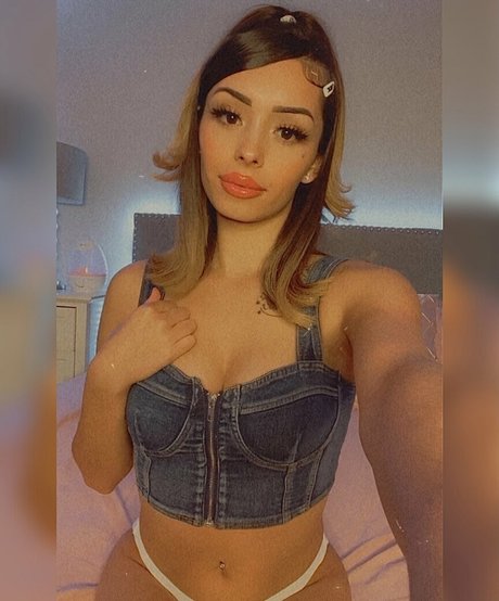 Izallia Aura