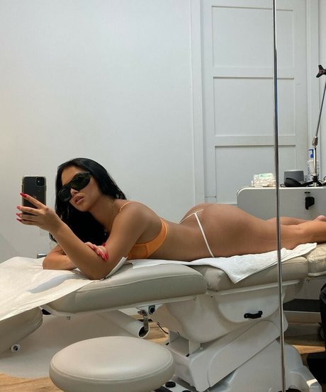 Nacktes geleaktes OnlyFans-Foto von Aliana Mawla