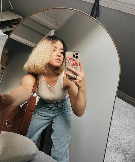 Nacktes geleaktes OnlyFans-Foto von Anne Whisper