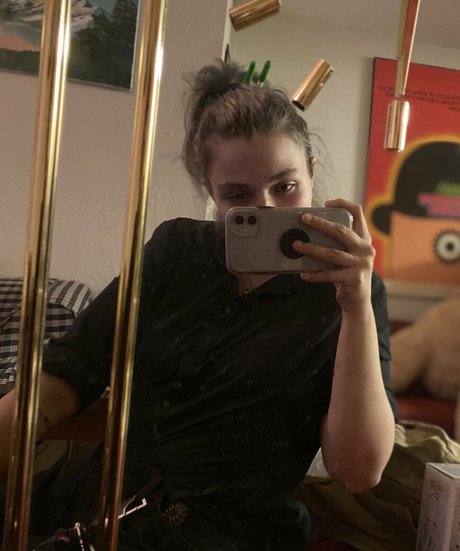 Nacktes geleaktes OnlyFans-Foto von Hereliesviolet