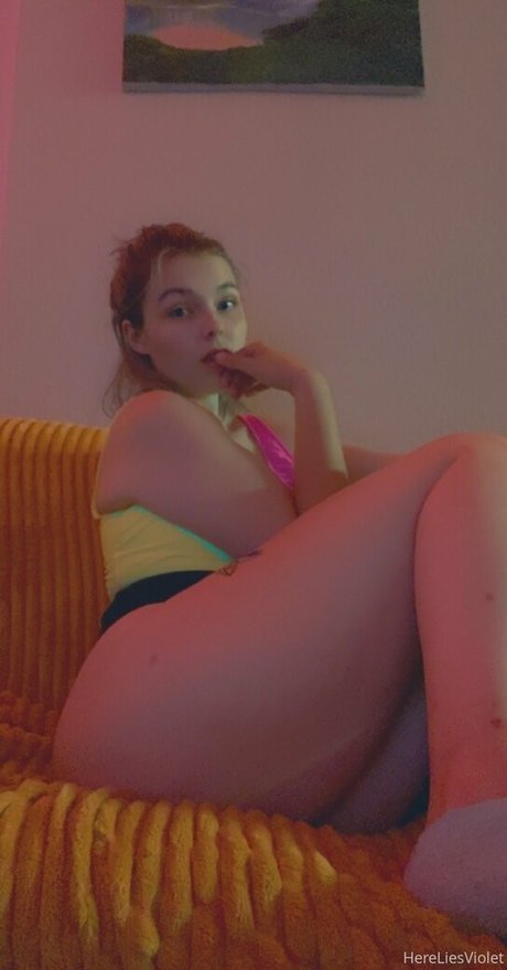 Nacktes geleaktes OnlyFans-Foto von Hereliesviolet