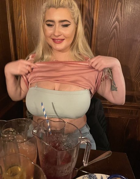 Nacktes geleaktes OnlyFans-Foto von Shiofficialxox