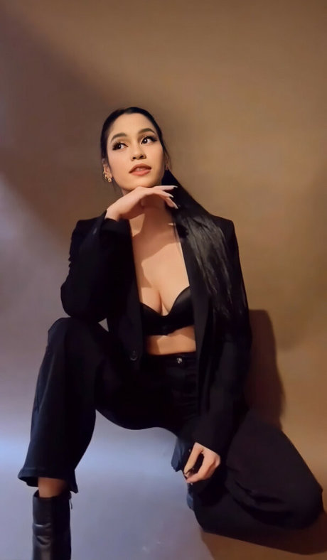 Nacktes geleaktes OnlyFans-Foto von Criselda Alvarez
