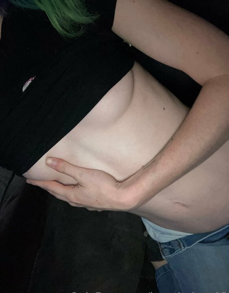 Nacktes geleaktes OnlyFans-Foto von Lapetitebrat02