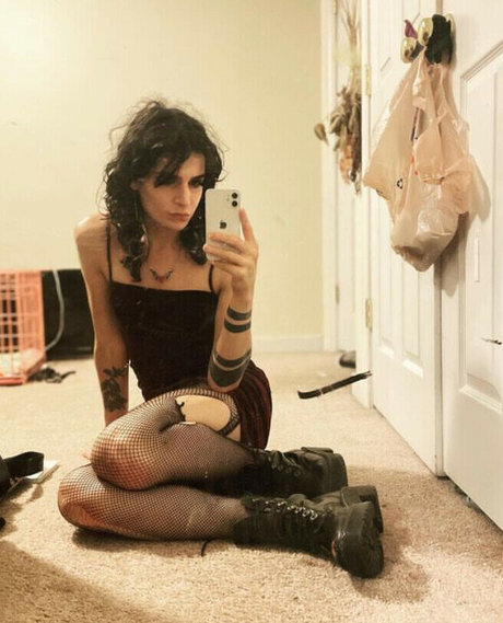 Nacktes geleaktes OnlyFans-Foto von Hillbillygothic