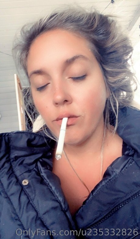 Nacktes geleaktes OnlyFans-Foto von Ghettolaylacinderella