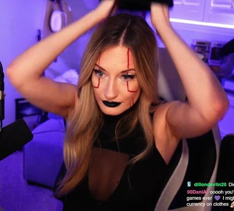 Nacktes geleaktes OnlyFans-Foto von Basicwitgirl