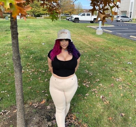 Nacktes geleaktes OnlyFans-Foto von Harlee Queeni