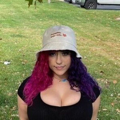 Nacktes geleaktes OnlyFans-Foto von Harlee Queeni