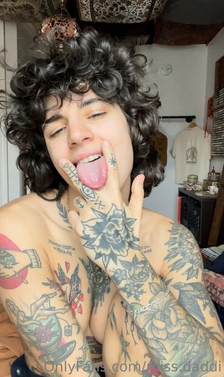 Nacktes geleaktes OnlyFans-Foto von Yourfavoritetomboy