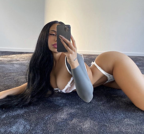 Nacktes geleaktes OnlyFans-Foto von Gina Savage