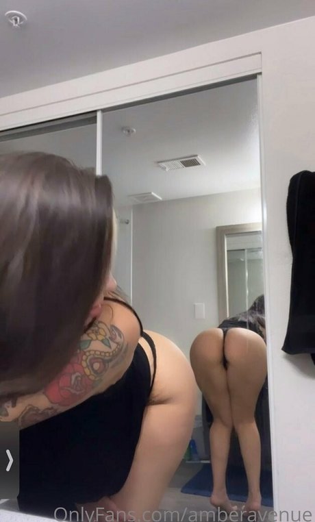 Nacktes geleaktes OnlyFans-Foto von Amberavenue