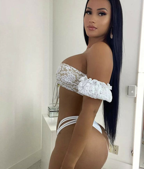 Nacktes geleaktes OnlyFans-Foto von Yineth Moreno