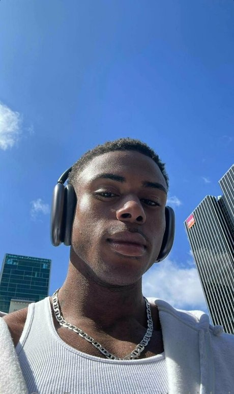 Nacktes geleaktes OnlyFans-Foto von Prettyskinboi