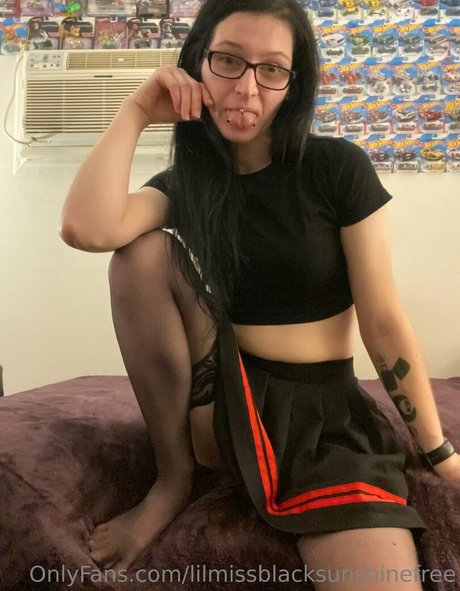Nacktes geleaktes OnlyFans-Foto von Lilmissblacksunshinefree