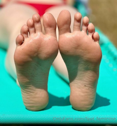 Feetfeminine