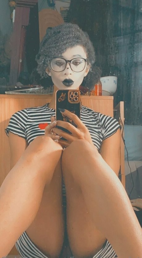 Ivyevescarlet