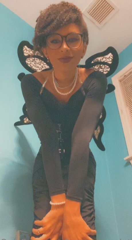 Ivyevescarlet