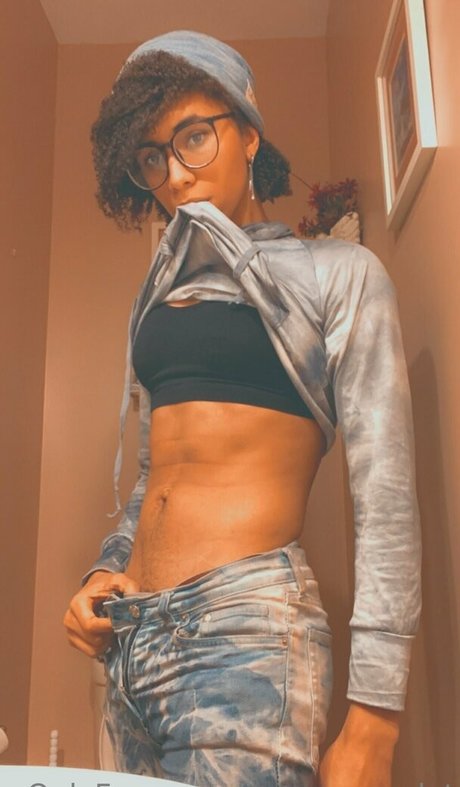 Nacktes geleaktes OnlyFans-Foto von Ivyevescarlet
