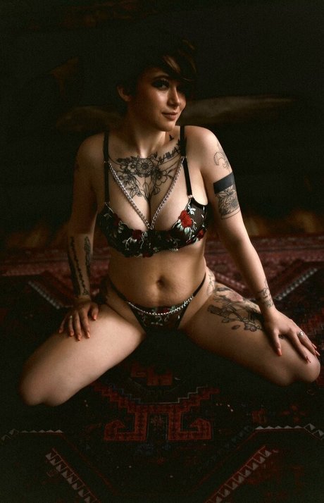 Nacktes geleaktes OnlyFans-Foto von Shy Slytherin