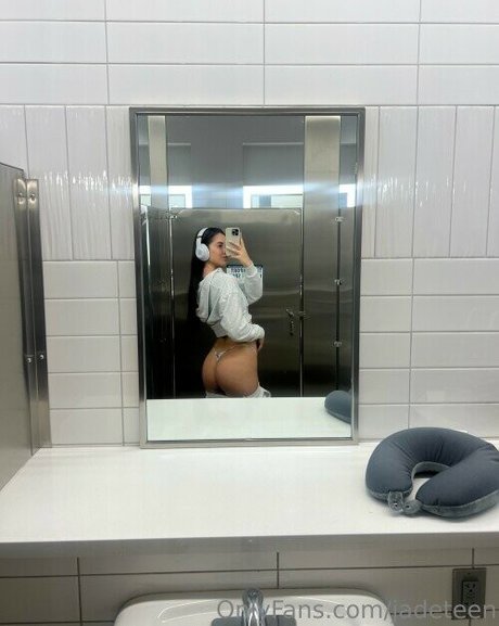 Nacktes geleaktes OnlyFans-Foto von Jade Teen