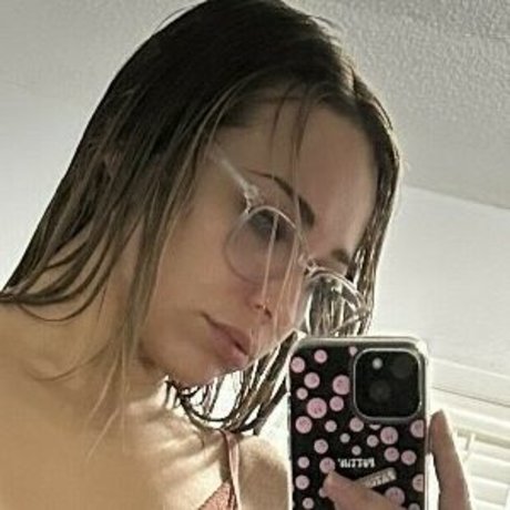 Nacktes geleaktes OnlyFans-Foto von Macy Nicole Waker