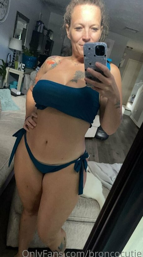 Nacktes geleaktes OnlyFans-Foto von Broncocutie
